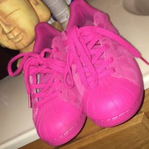 Suede adidas fuchsia shell toes